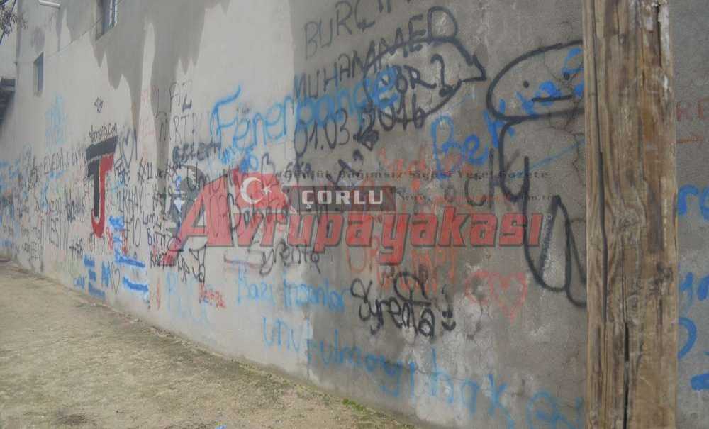 Duvar Değil, Ekşi Sözlük