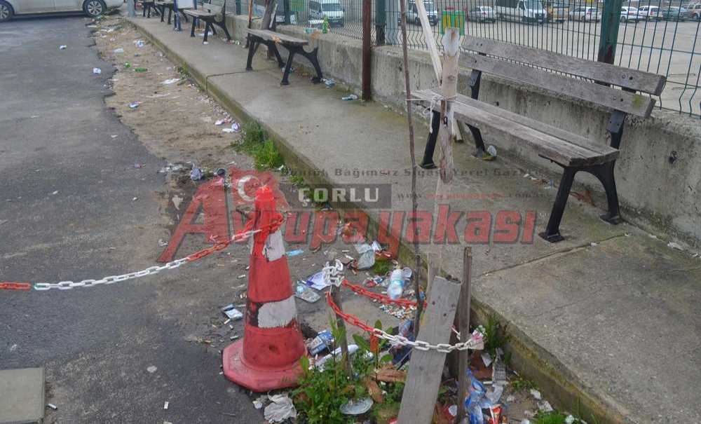 Köy Minibüslerinin Yeri Çöp İçinde