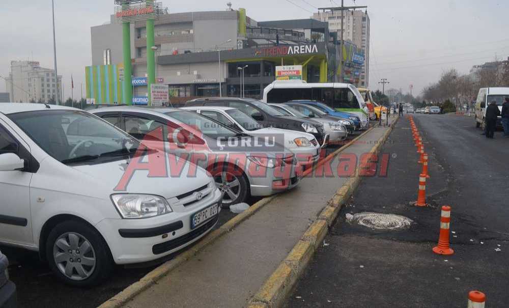 Minibüs Durağı Mı, Park Yeri Mi?