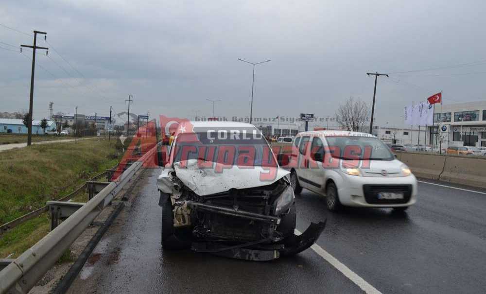Yağmurlu Havada Sürat Kaza Getirdi