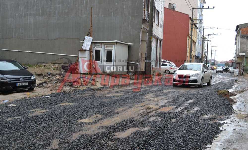 Yoğurtçu Sokağına Mıcır Döküldü
