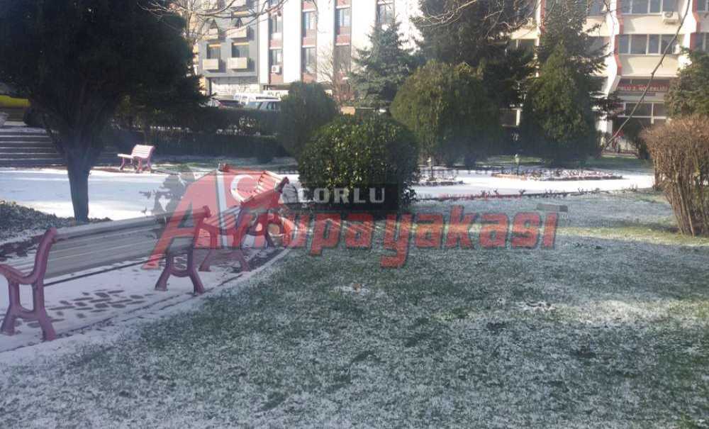 Çorlu'ya Yılın İlk Karı Yağdı