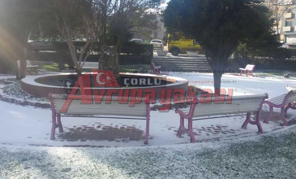 Çorlu'ya Yılın İlk Karı Yağdı