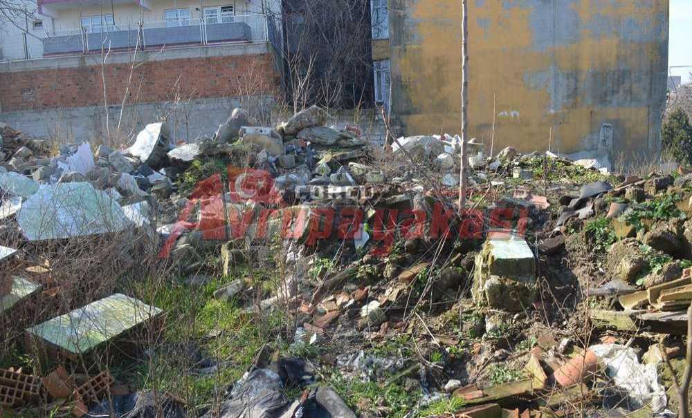 Mahalleli, Yetkililerden Çözüm Bekliyor