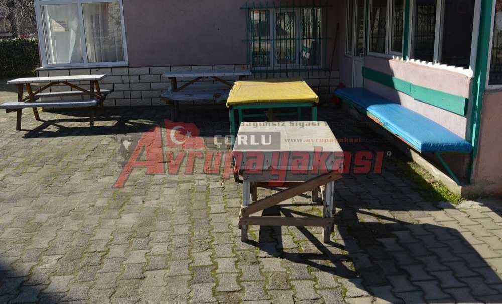 Caminin Bankları İçler Acısı