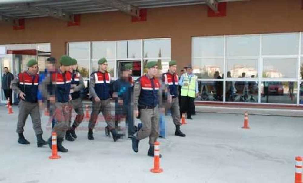 Jandarma Operasyonunda Gözaltına Alınan Kişilerden 4`ü Tutuklandı