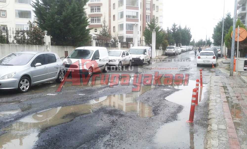 Yağmur Yağdı, Yolda Göletler Oluştu