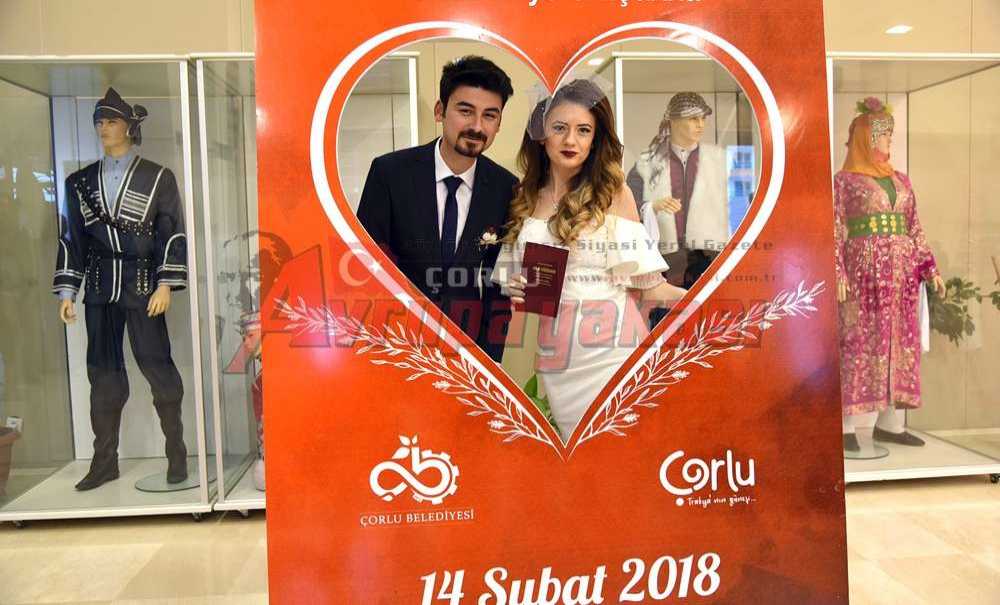 Sevgililer Günü'nde 18 Çiftin Nikâhı Kıyıldı