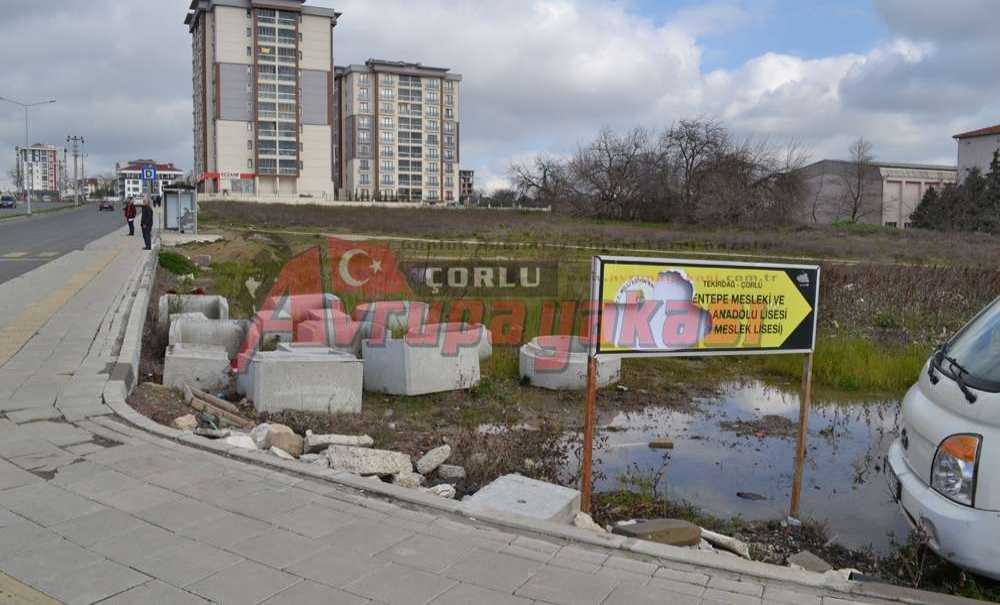 Altyapı Bitti, Bunlar Üstte Kaldı