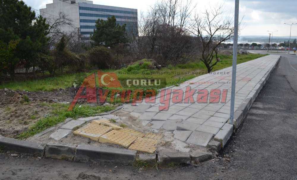 Altyapı Bitti, Bunlar Üstte Kaldı