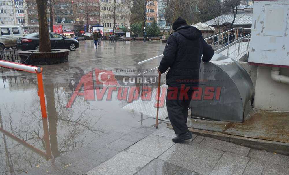 Oluşan Gölet Vatandaşı Çileden Çıkardı