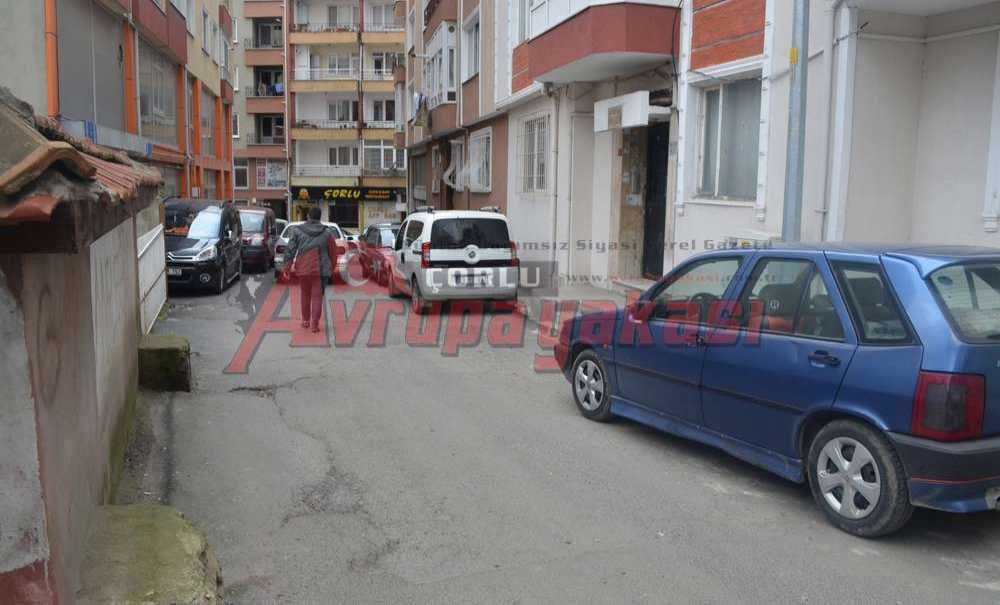 Kocaağa Sokak'ta Kaldırım Yok