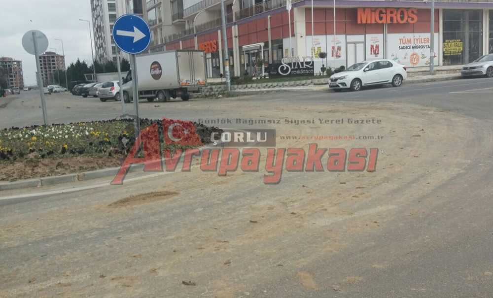 Hafriyat Kamyonları Yolları Kirletiyor