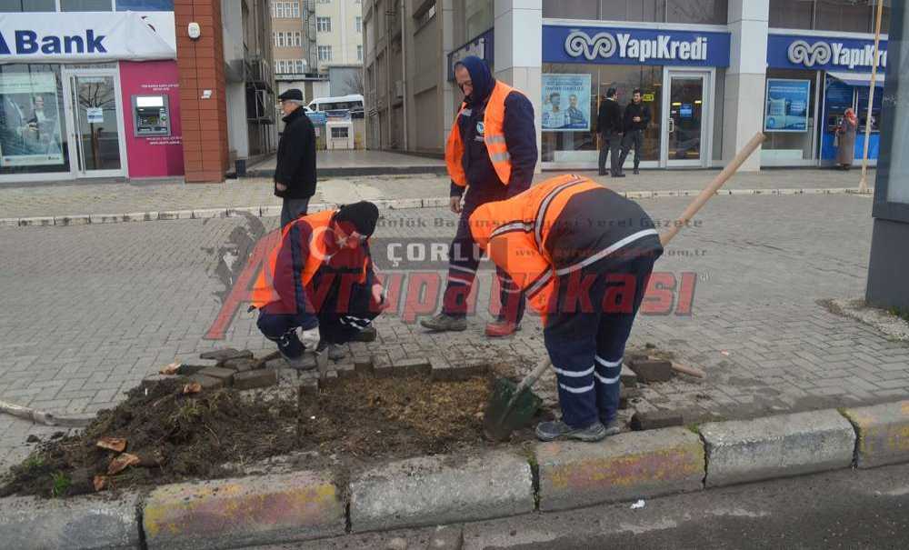 Cadde Üzerindeki Kaldırımlar Yenilendi