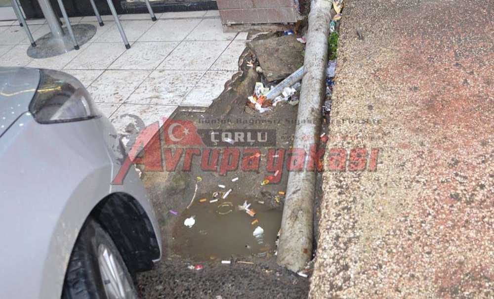 Vatandaş Geçmekte Zorlanıyor