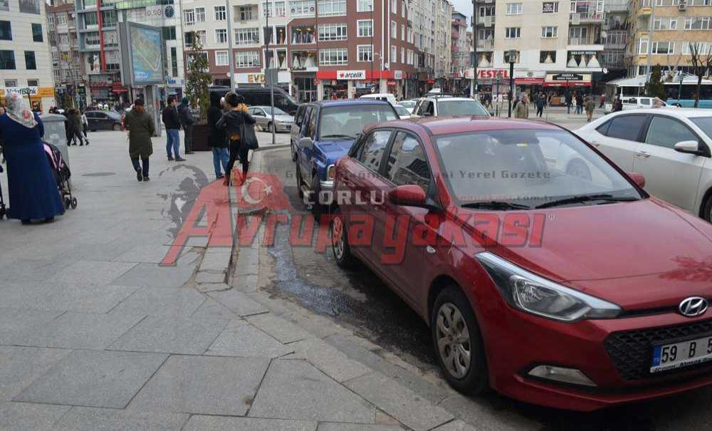 Duraklar “Park Yeri” Olmasın