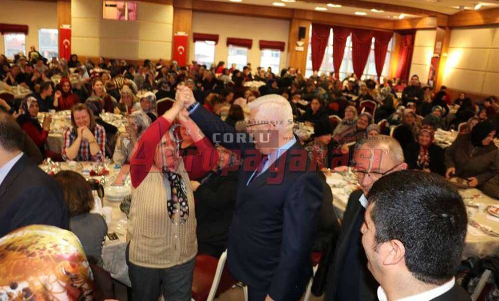 “Birinci Görevimiz Siz Kadınlara Hizmet Etmektir”