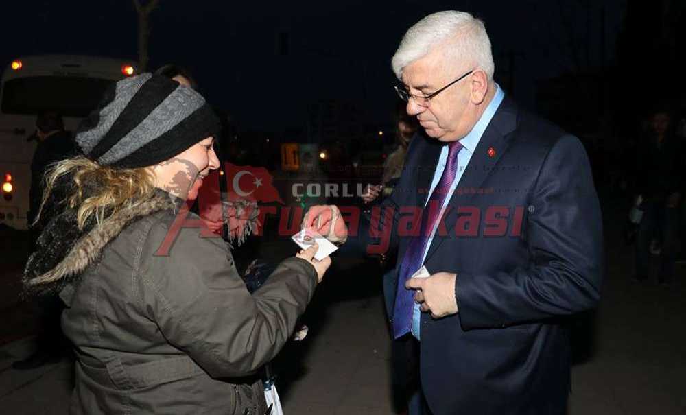 “Birinci Görevimiz Siz Kadınlara Hizmet Etmektir”