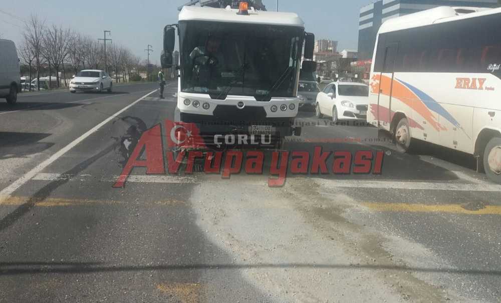 Mikserler Döküyor, Belediye Temizliyor
