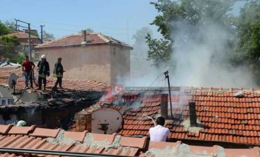 Yangın Mahalleliyi Korkuttu