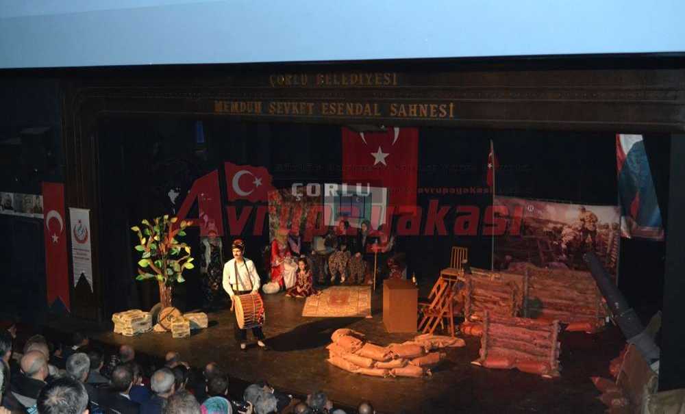 Şehitler İçin Duygulandıran Tiyatro