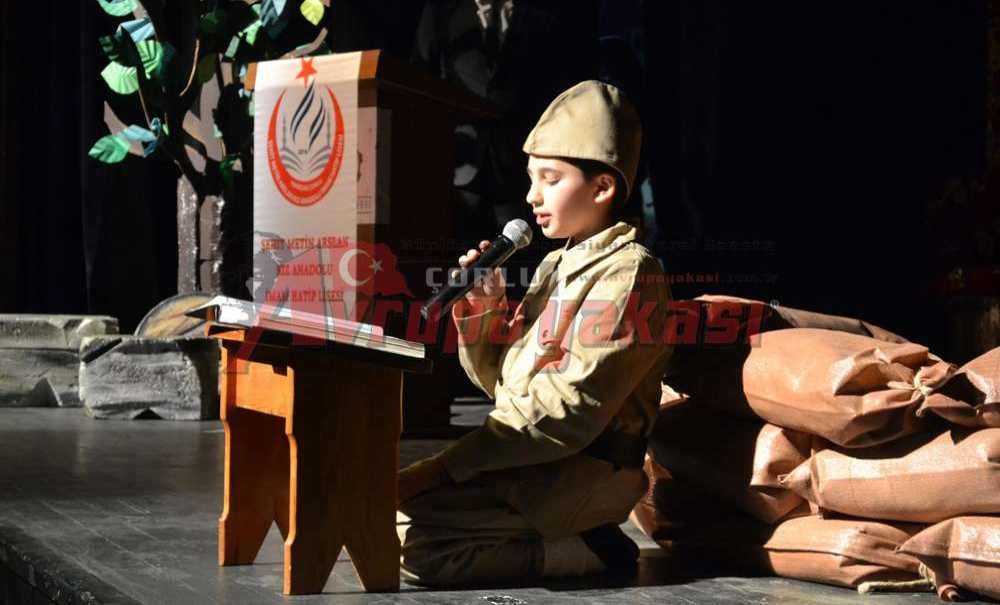 Şehitler İçin Duygulandıran Tiyatro