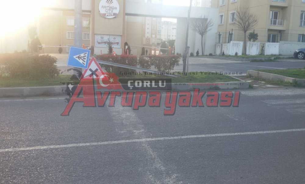 Yaya Geçidi Levhası Devrildi