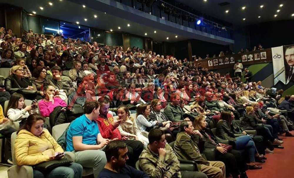 Çorlulu Vatandaşlar Tiyatroya İlgili