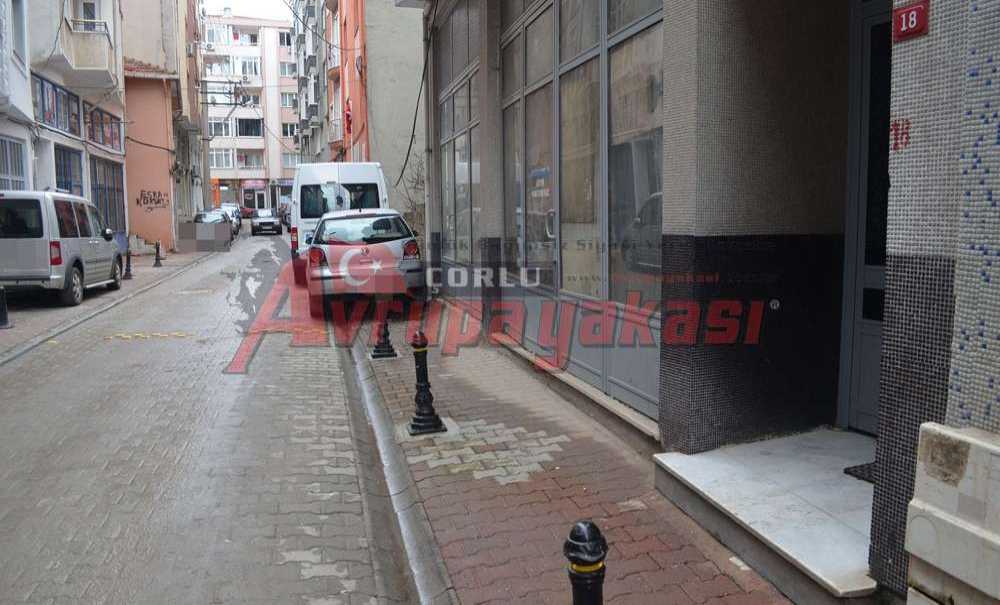 Bu Sokaktaki Kaldırımların Tamamına Duba Konulsun!