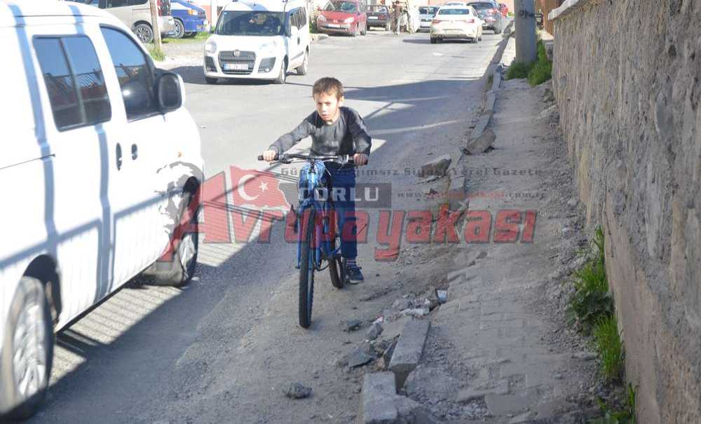 Vatandaşlardan Kaldırım Tepkisi