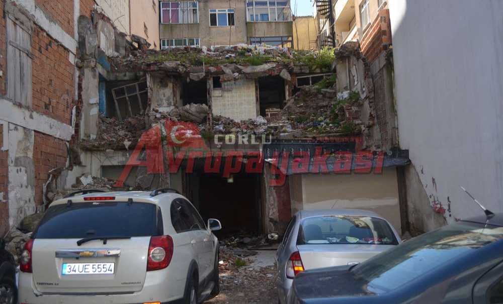 Şehrin Göbeğindeki Harabe Kaldırılamadı