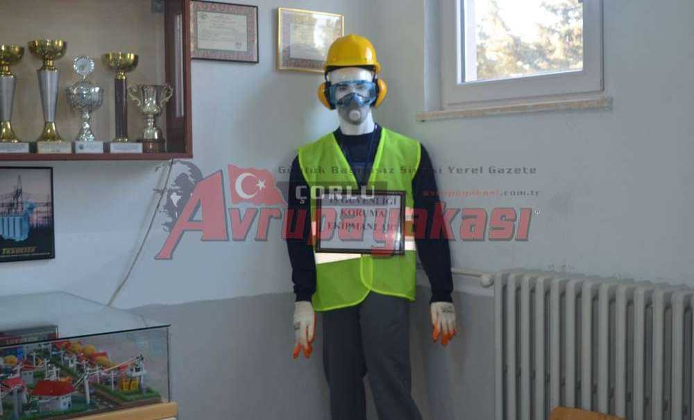 Öğrencilerimiz Uygulama İçinde Eğitim Görüyor