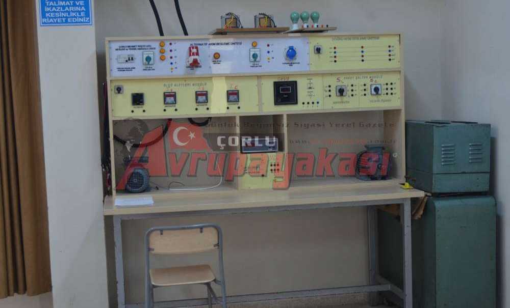 Öğrencilerimiz Uygulama İçinde Eğitim Görüyor