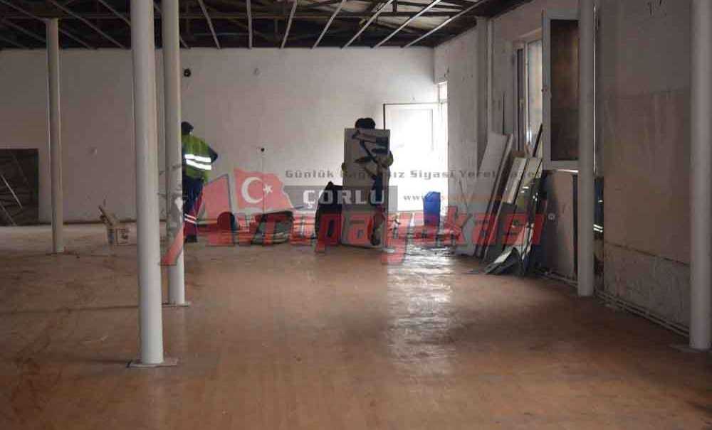 Yeni Yerde Tadilat Sürüyor