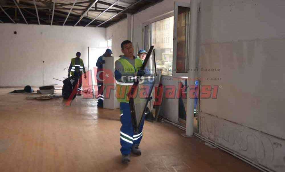 Yeni Yerde Tadilat Sürüyor