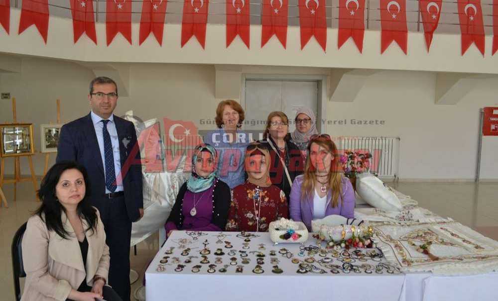 Hem Meslek Edindiler, Hem Sergi Açtılar