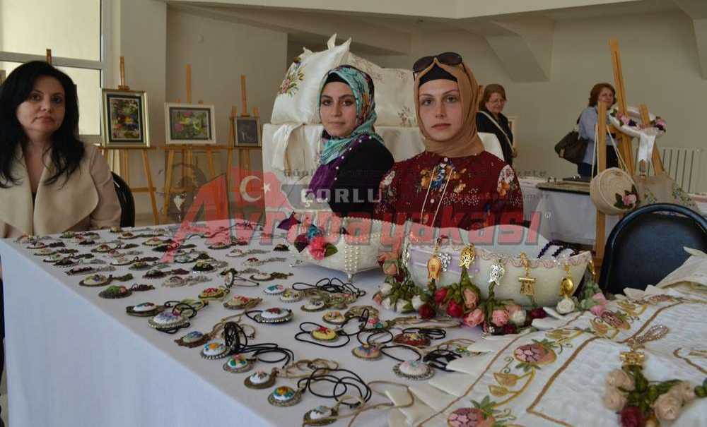 Hem Meslek Edindiler, Hem Sergi Açtılar