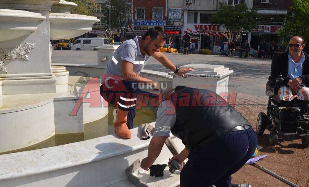 Meydandaki Havuzun Suyu Temizlendi