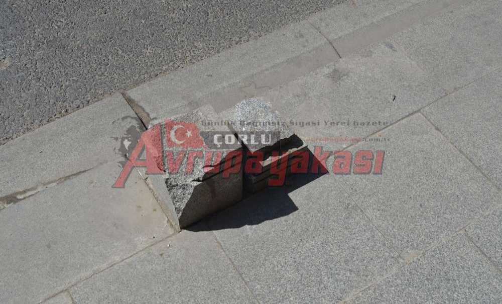 Kaldırım Babaları Neden Kırılıyor?