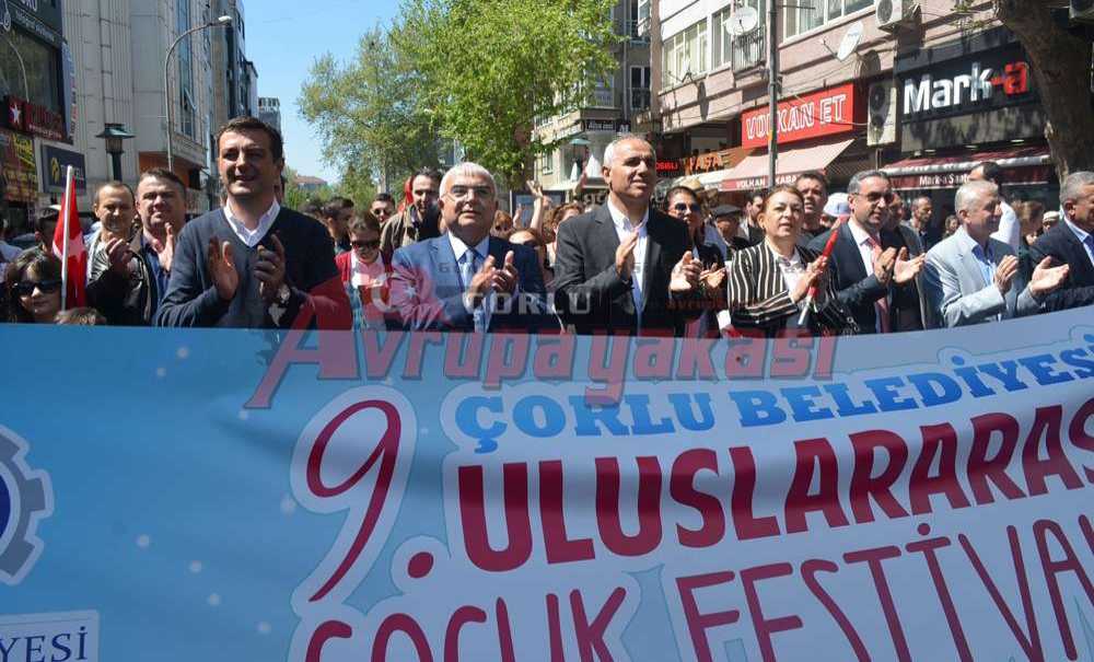 23 Nisan Coşkusunu Onbinler Paylaştı