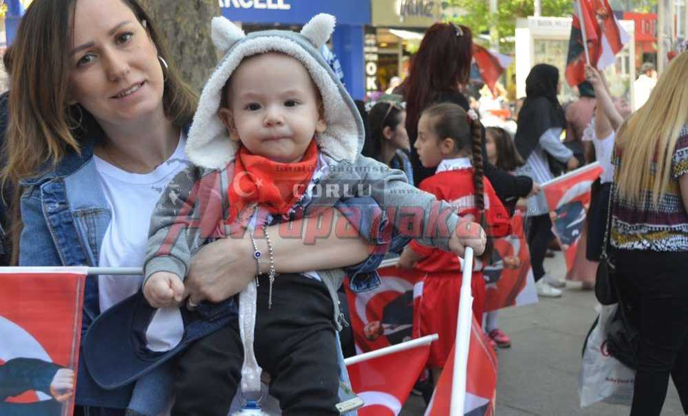 23 Nisan Coşkusunu Onbinler Paylaştı