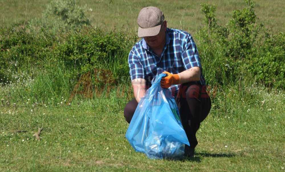 Kirazdere'den 1 Ton Çöp Temizlendi