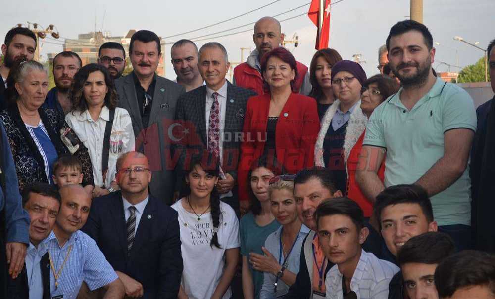 “Yüce Bir Görev İçin Aday Adaylığımı Açıklıyorum”