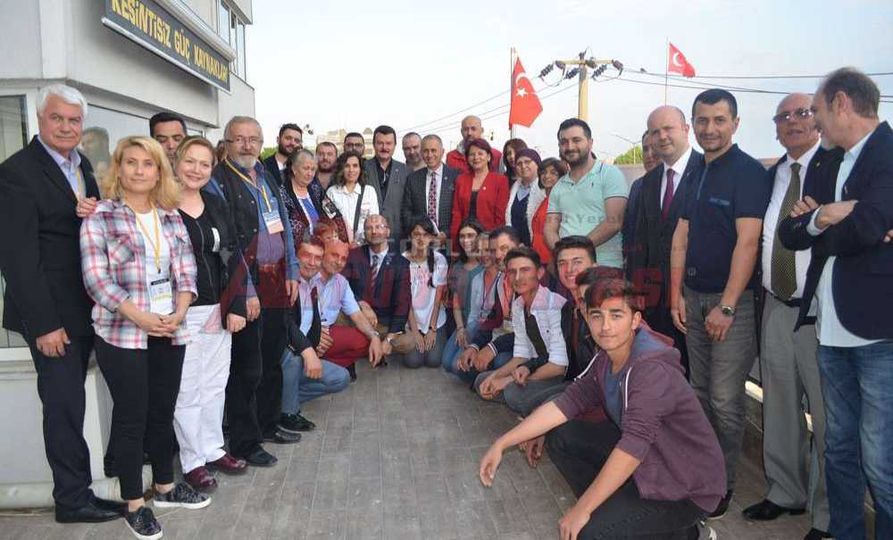 “Yüce Bir Görev İçin Aday Adaylığımı Açıklıyorum”