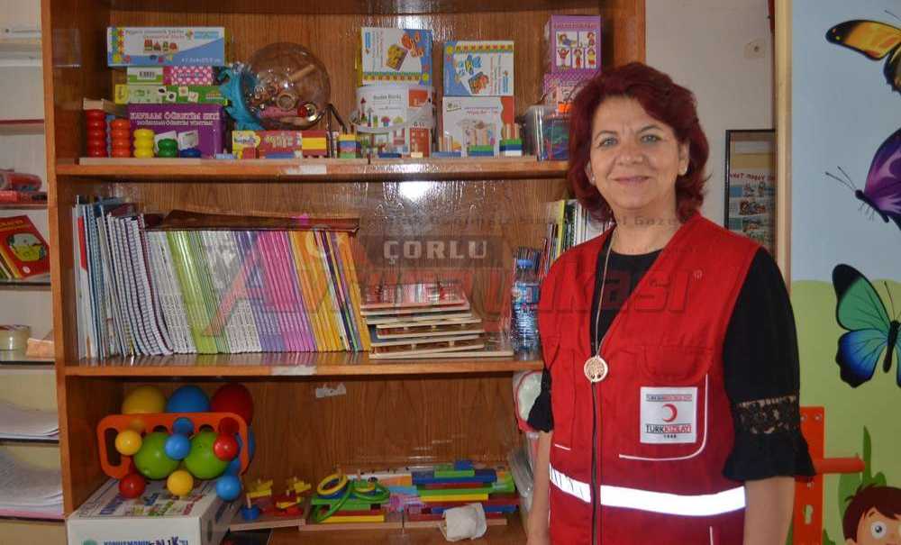 Mezun Olduğu Okulda Ayakkabı Dağıttı