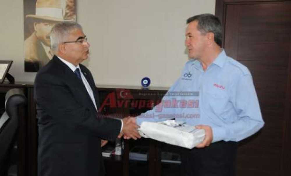 Altın Dolu Çantayı Sahibine Teslim Etti