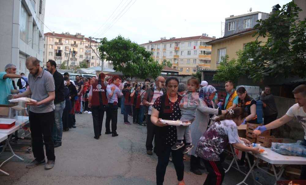 Reşadiye'de Iftar Bahçeden Sokağa Taştı