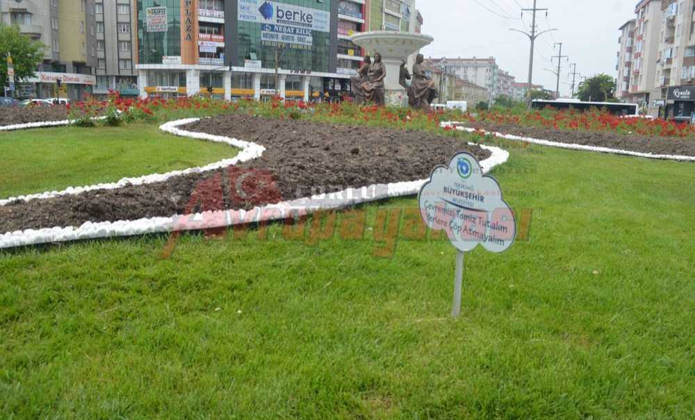 Büyükşehir Kavşağı Ve Parkı Yeniledi