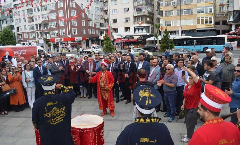 Ak Parti Adaylarını Tanıttı