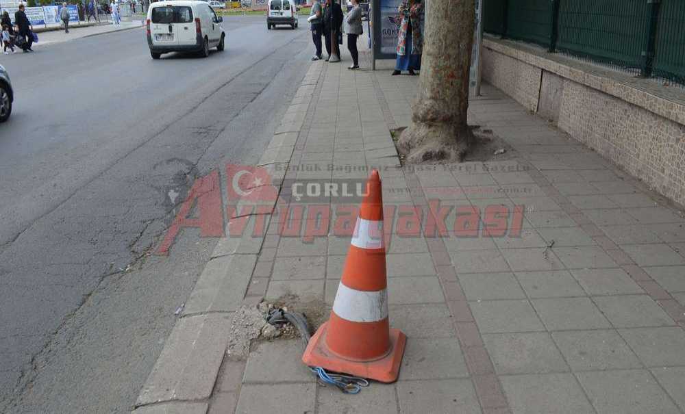 Vatandaşlar Açıkta Duran Kablolardan Tedirgin